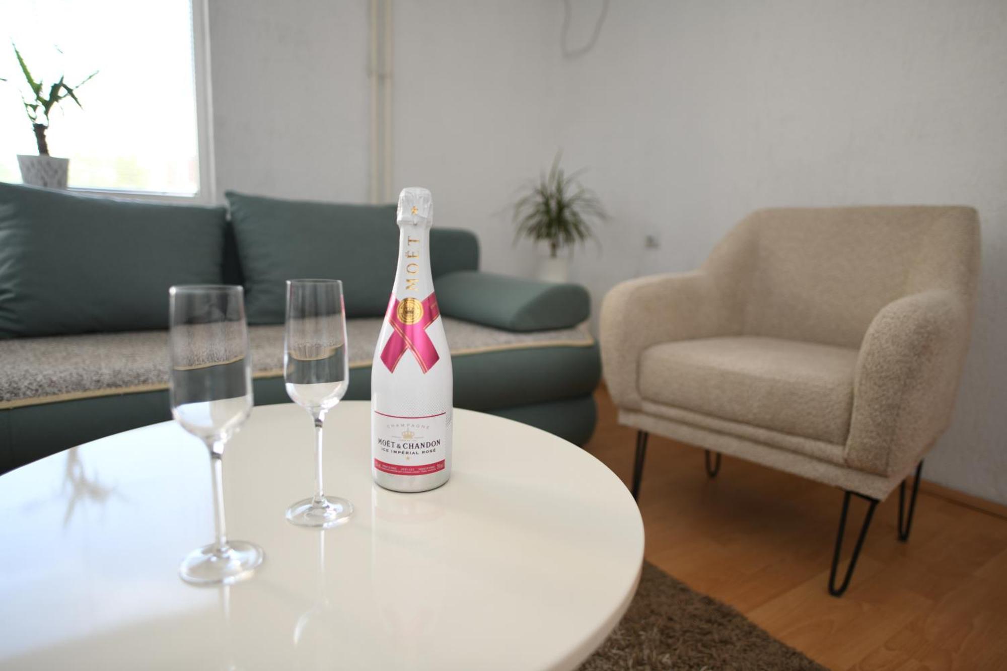 Cinema Vardar Apartment Скоп'є Екстер'єр фото