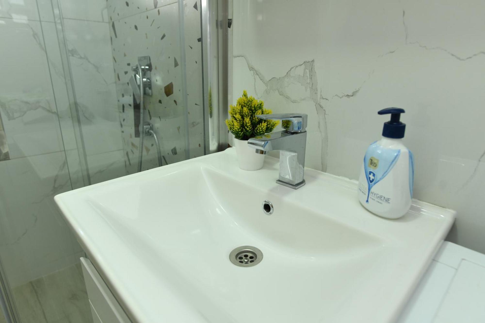 Cinema Vardar Apartment Скоп'є Екстер'єр фото