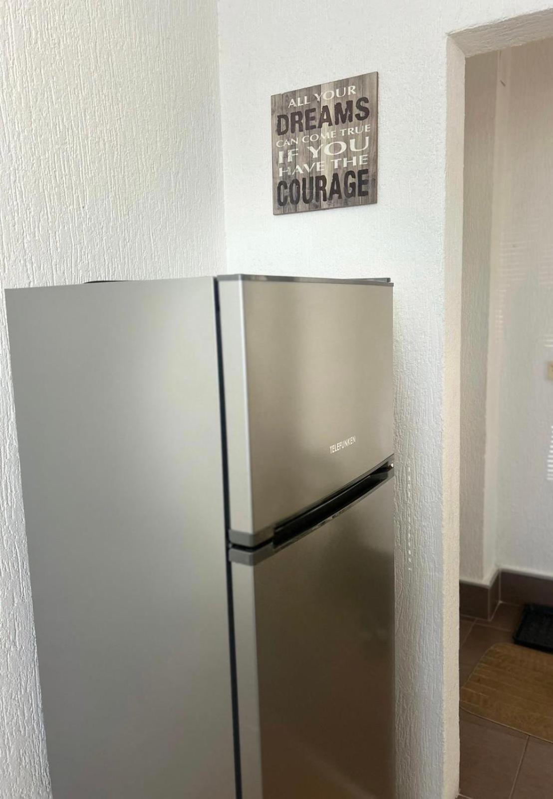 Cinema Vardar Apartment Скоп'є Екстер'єр фото