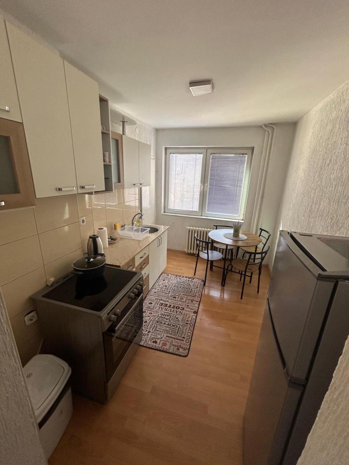 Cinema Vardar Apartment Скоп'є Екстер'єр фото